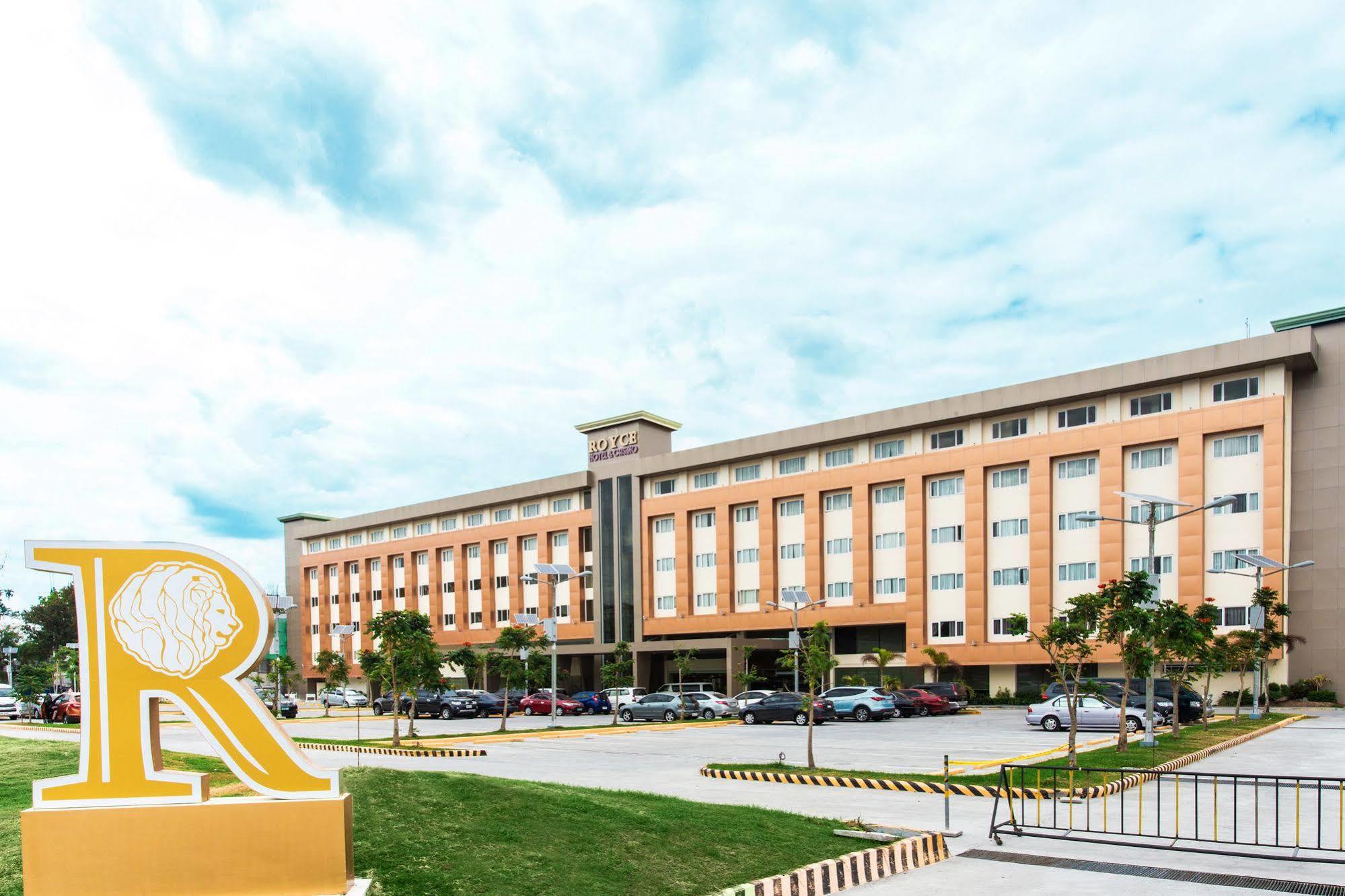 Royce Hotel & Casino Clark Field Exterior foto